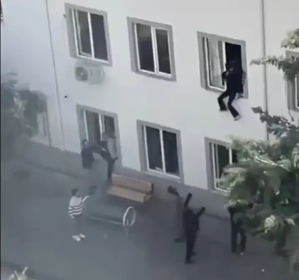 Четворица загинати и 20 повредени во пукотница во училиште во Турција