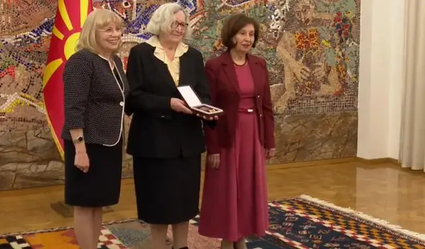 Претседателката постхумно го одликува македонскиот научник со светски углед, Анастас Коцарев