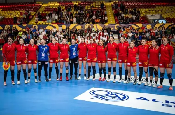 📽️ ДЕЛЕТЕ ЈА, ПАРЧЕТЕ ЈА, ПАК ЌЕ БИДЕ НАША НАЈМИЛА Поразот не ги сопре македонските ракометарки да се пласираат