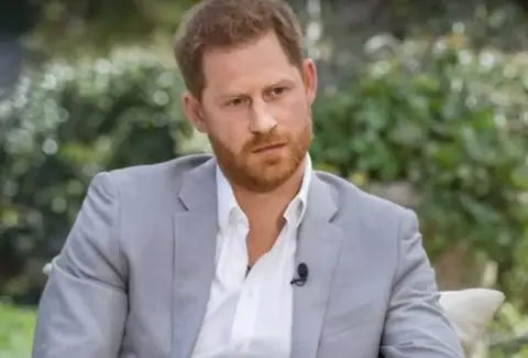 Принцот Хари го нападна својот татко: Пораката за кралот Чарлс одекна низ целиот свет