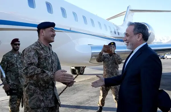 Началникот на пакистанската армија, фелдмаршал Мунир, допатува во Техеран за надминување на кризата меѓу Иран и САД