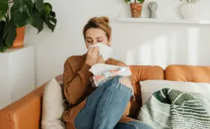 Алергијата ве разорува дури и дома? Овие два скриени извори ја влошуваат состојбата