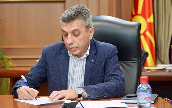 ДУИ: 1.000 евра месечно за активист од надвор од Чаир, додека воспитувачките без 100 евра шест месеци, Меџити мора да поднесе оставка