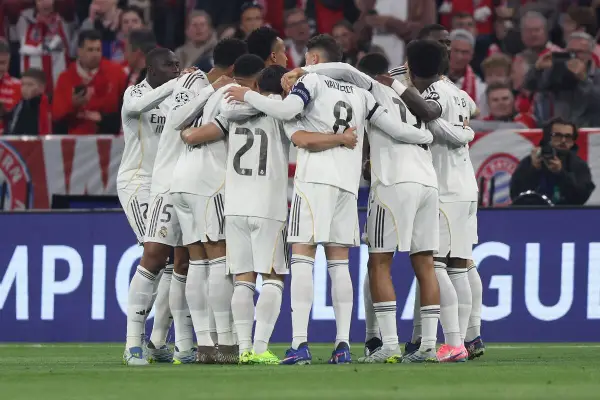 Реал ги разгледува Дешан и Покетино како замена за Арбелоа