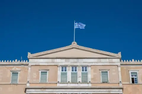 Грција отповика над 1.000 бегалски статуси на државјани на Сирија