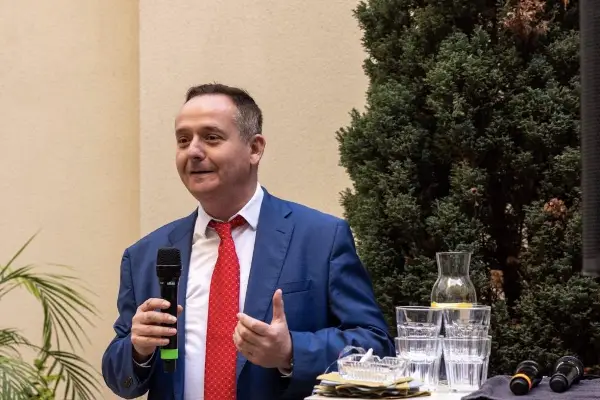 Македонската амбасада во Франција домаќин на промоцијата и литературното читање на „Hotel Paris“ од францускиот композитор и автор Теодор Еристави