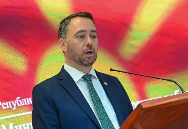 НА МАКЕДОНИЈА ТРЕБА ДА Ѝ БИДАТ ДАДЕНИ ГАРАНЦИИ ПРОТИВ ИДНИ БЛОКАДИ Шефот на белгиската дипломатија за деблокирање на преговорите со ЕУ