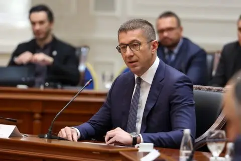 Младите да го градат својот професионален и животен пат во сопствената држава