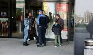 Дојави за бомби затворија трговски центри и училишта во Сараево