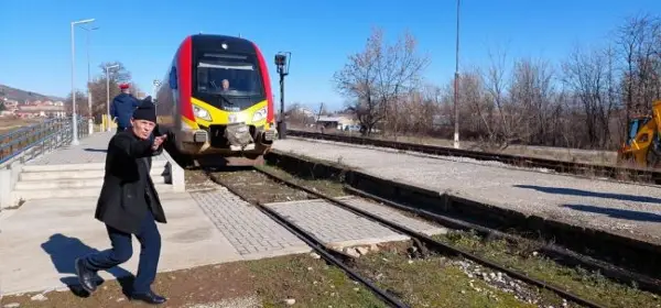 ВОЗ ОД БИТОЛА ЗА ГРЦИЈА ЌЕ НЕМА ОТИ ГРЦИТЕ НЕМААТ ПАРИ ДА ЈА РЕПАРИРААТ ПРУГАТА НА НИВНАТА СТРАНА, РЕЧЕ НИКОЛОСКИ