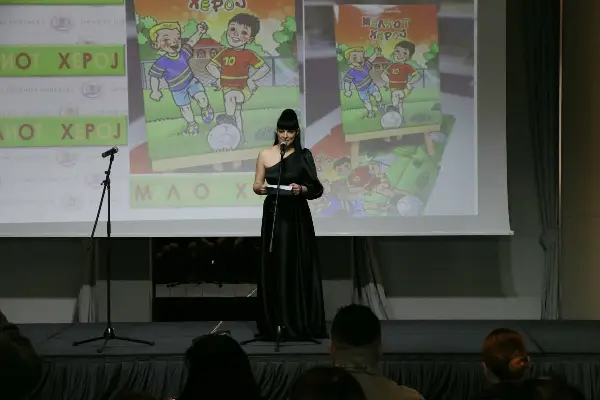 Книгите на Јасмина Јошевска мост меѓу пишаниот збор и хуманоста: Средствата ќе ги донира за децата болни од рак