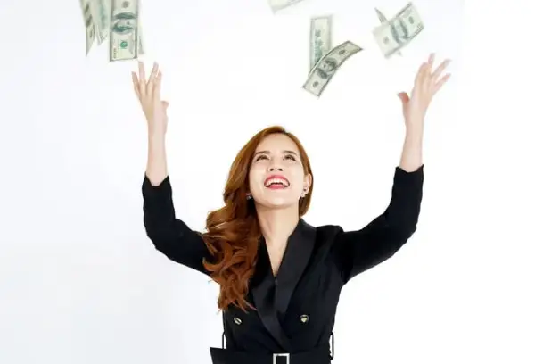 Неверојатно: Наследничка се откажа од 25 милиони евра и им ги раздаде на луѓето