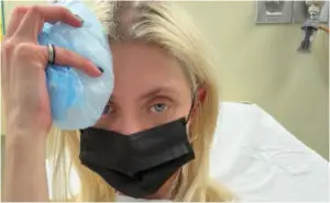 ВИДЕО | Рок-пејачката Тејлор Момсен заврши во болница откако ја каснал отровен пајак