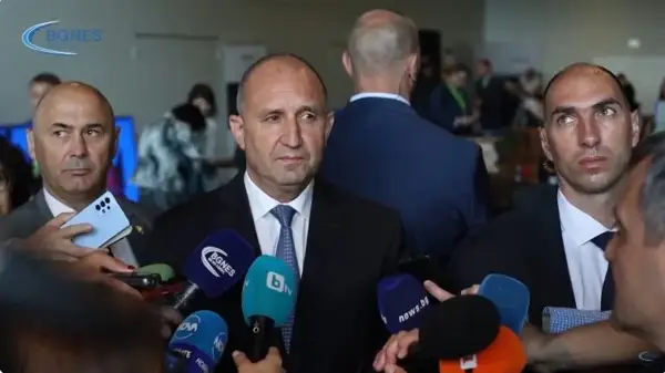 Последни анкети пред изборите во Бугарија: Двоцифрена предност на Радев