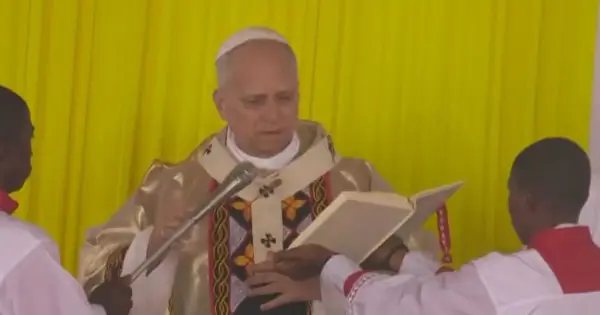 ПАПАТА ГИ ОСУДИ ТИРАНИТЕ КОИ ТРОШАТ МИЛИЈАРДИ НА ВОЈНИ НАМЕСТО НА ЛЕКУВАЊЕ И ОБРАЗОВАНИЕ