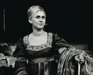 Почина сама, во тага по синот, никој од колегите актери не знаеше за нејзината болка: Тажната приказна за Мара Попара