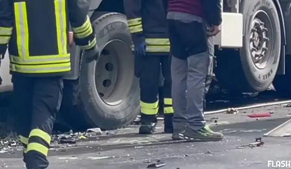 ЗАКАЧИЛ РЕТРОВИЗОР НА ПАРКИРАНО ВОЗИЛО, ДОБИЛ КАЗНА ОД 15 МЕСЕЦИ ЗАТВОР!? Возач од Македонија експресно осуден во Грција