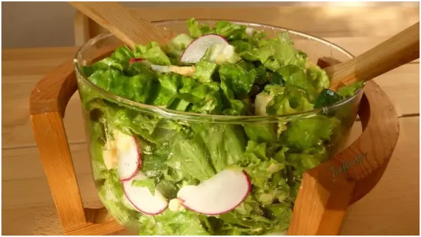 Не знаете што да направите со јајцата што ви останаа од Велигден? Оваа салата е добитна комбинација!