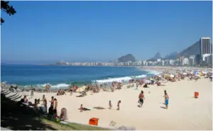 Уапсен измамник во Рио – британски турист платил 1.500 фунти за ќебап на плажата Копакабана