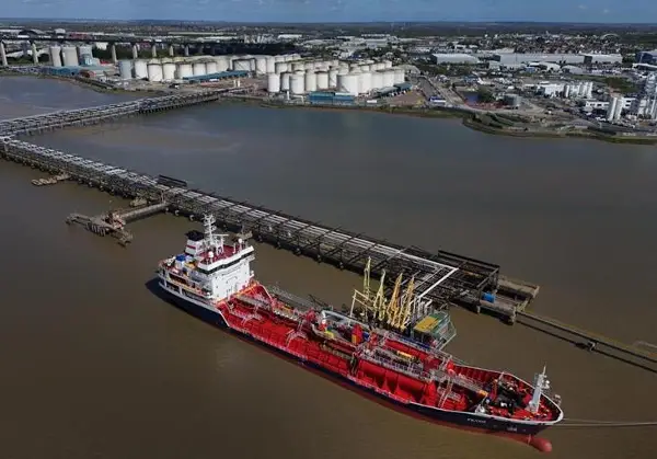 Цените на нафтата паѓаат по примирјето меѓу Израел и Либан и најавата на Трамп за можен крај на војната во Иран