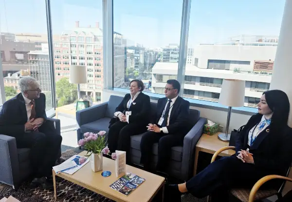 Гувернерот Славески на средби со ММФ: Потребен е внимателен пристап во услови на зголемени светски ризици