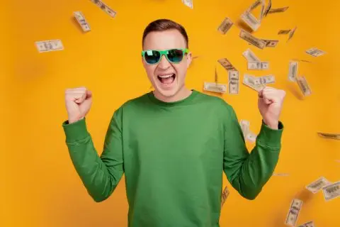 До крајот на летото ќе пливаат во пари: Овие три знаци ќе се ослободат од сите долгови