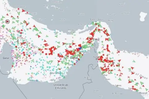 Конвој танкери е забележан како го напушта Персискиот Залив и минува низ Ормуската Теснина