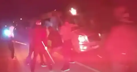 Баравте проблем, добивте – „Чкембари“ нападнаа комбе со навивачи на Охрид