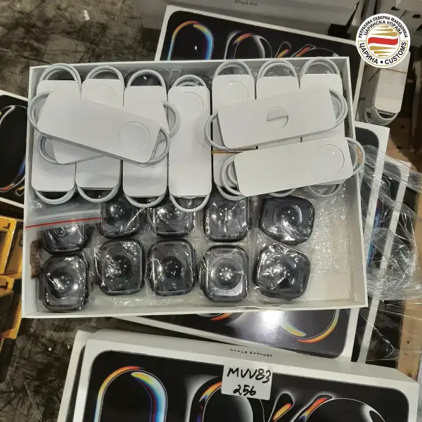 Запленети скапи „Ејпл“ часовници заменети со евтини копии, оригиналите пронајдени во мобилара