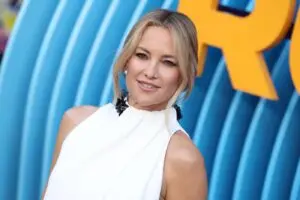 ФОТО | Крушата под круша паѓа – Кејт Хадсон се појави со синот на црвениот тепих по цела деценија