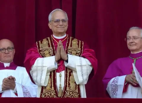 Папата Лав Четиринаесетти го ублажува спорот со Трамп, тврди дека наводите за неговите изјави се неточни