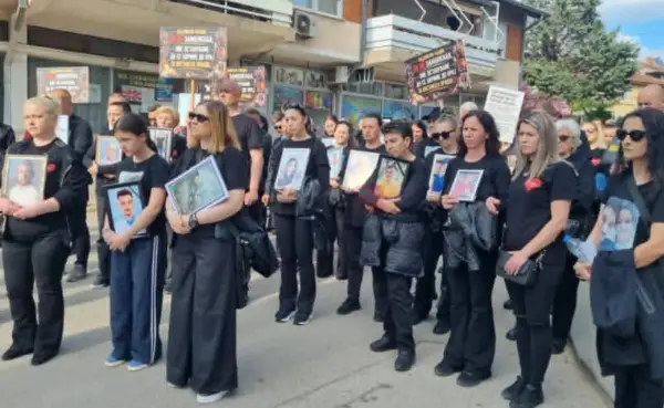 Родителите на загинатите во „Пулс“ од Штип: Чекориме затоа што вистината мора да излезе на виделина и одговорност мора да има