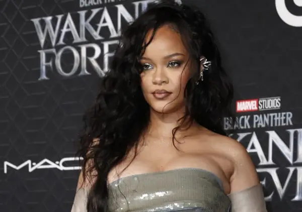 Ријана со духовит одговор на гласините дека очекува четврто дете (ВИДЕО)