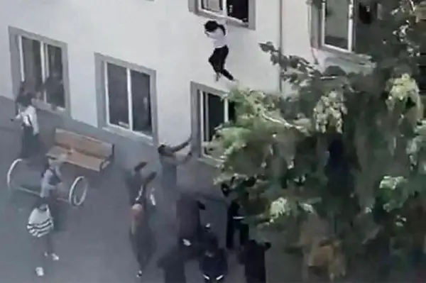 Десетта жртва од нападот во училиштето во Турција