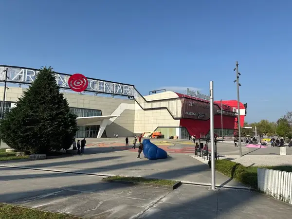 Дојави за бомби во три трговски центри во Загреб