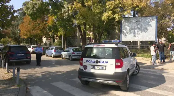 Лажни се дојавите за поставени бомби во трговски центри Ист гејт и Дајмонд