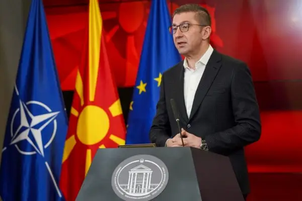 Премиерот повторно како регулатор, најави намалување на дериватите