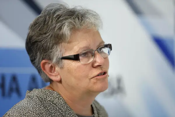 СКОПСКА МОБИЛАРА ФАТЕНА ВО ОБИД ЗА КРИУМЧАРЕЊЕ „ЕЈПЛ“ ЧАСОВНИЦИ - цариниците со голема заплена