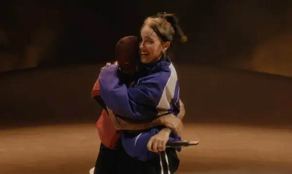 Џастин Бибер ја изведе Били Ајлиш на сцената за незаборавен момент (ВИДЕО)