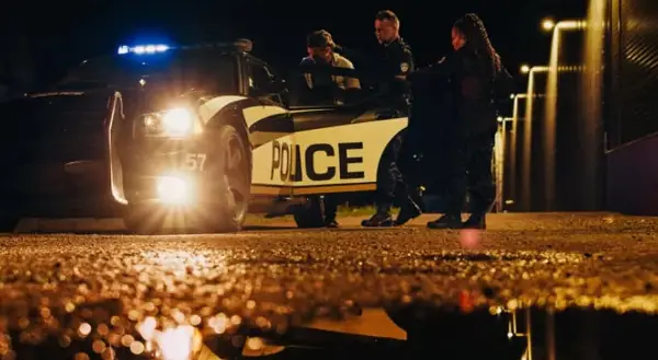 Полицаец си ја убива партнерката за време на потера во Чикаго (Вознемирувачко видео)