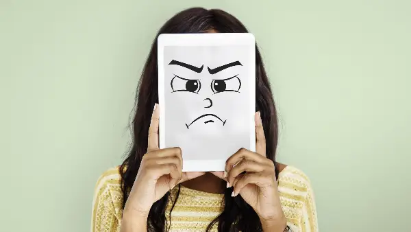 „Ако сите го прават тоа, тогаш така функционира светот“: Новите социјални норми на лошото однесување