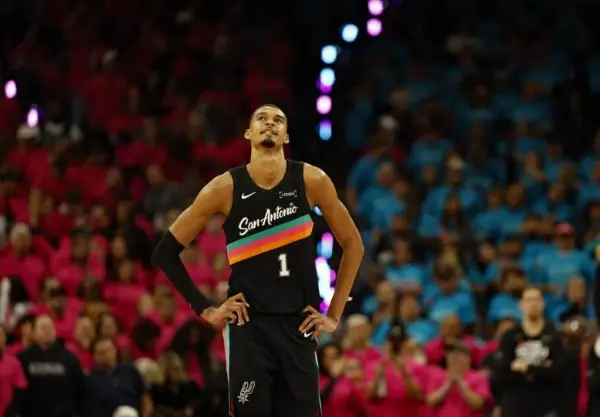 Сан Антонио го победи Портланд во првиот натпревар од плејофот, Вембањама постигна 35 поени