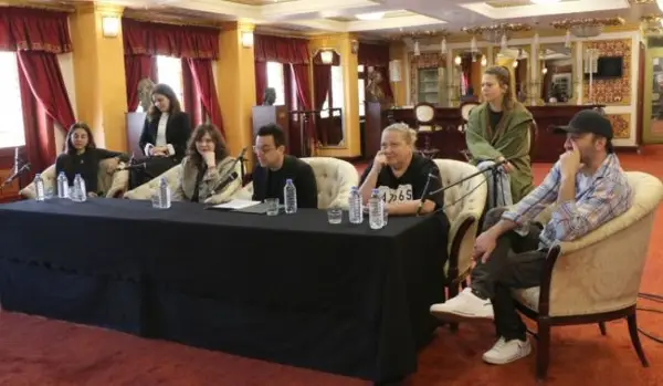 „СТРАВ И НАДЕЖ“ Е ПРЕТСТАВА ЗА ЛУЃЕ КОИ СЕ БОРАТ СО СТРАВОТ, НО ВЕРУВААТ ДЕКА НАДЕЖТА ПОСЛЕДНА УМИРА, ВЕЛАТ АКТЕРИТЕ ЗА ПРЕМИЕРАТА ВО МНТ