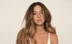 ФОТО | Сидни Свини позираше целосно гола – сцените од „Еуфорија“ ги шокираа гледачите