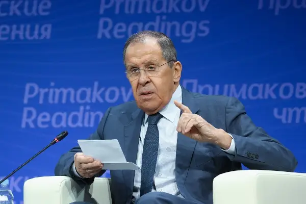 Лавров со шокантно тврдење: Брисел бара Србија да прати војници