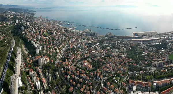 (Видео) Хрватски град го освои „Daily Mail“: Плажи, култура и пристапни цени