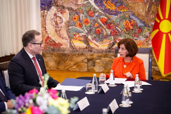 Средба на Сиљановска-Давкова со казахстанскиот министер за трговија и интеграции, Арман Шакалиев