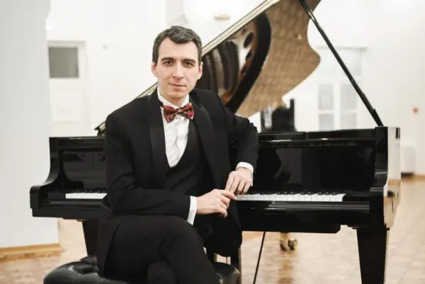 „Волшебникот на пијаното” Дино Имери на концерт во чест на 60-годишниот јубилеј на ФМУ ќе настапи со „Голдберг варијации” од Бах
