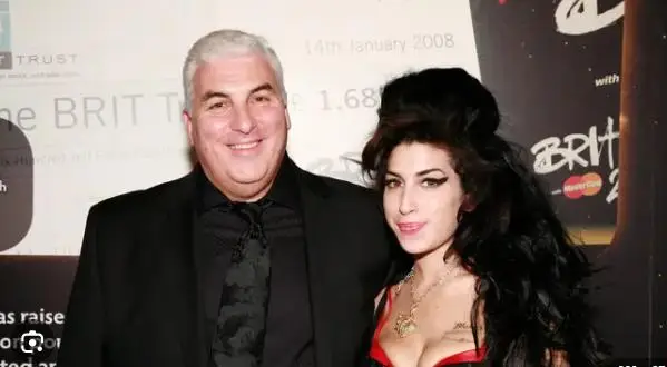 Таткото на Ејми Вајнхаус загуби судски спор за аукција на предмети на неговата ќерка