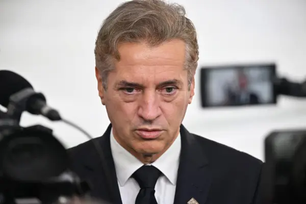 Роберт Голоб призна дека не може да собере мнозинство, Јанез Јанша веројатно се враќа на власт во Словенија